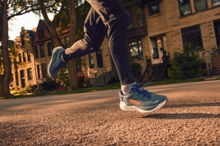 Location Image for Gaviota 6 Road-Running Shoes - Men's