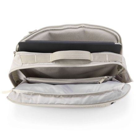 The North Face Base Camp Voyager Sling 9