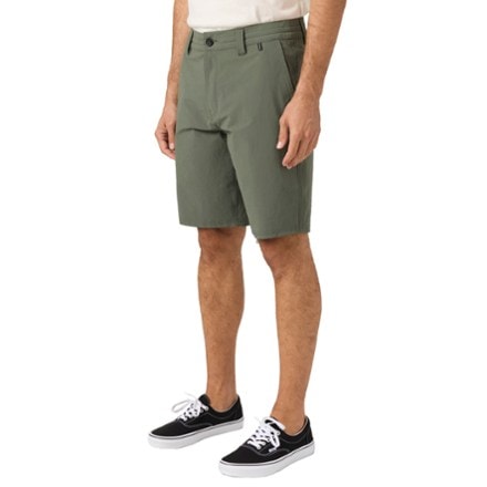 O'Neill TRVLR Cargo 20" Hybrid Shorts - Men's 2