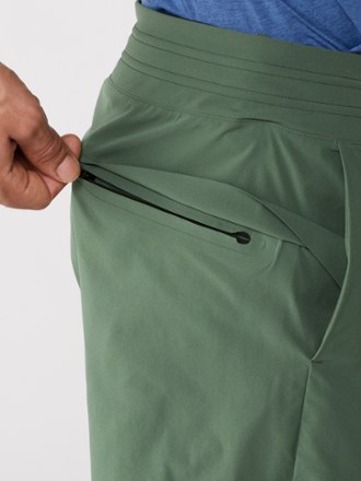 On Hybrid Shorts - Men's 4
