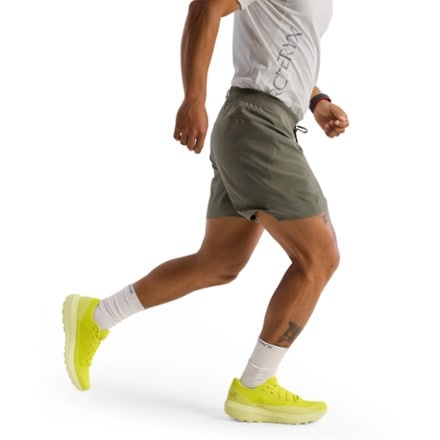 Arc'teryx Norvan 5" Shorts - Men's 5