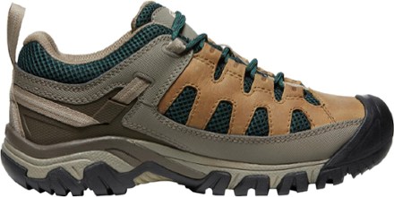 best hiking shoes for thru-hiking