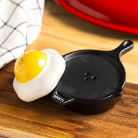 Lodge Skillet and Egg Salt and Pepper Shakers 5