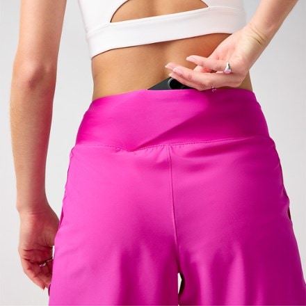 Brooks Chaser 7" Shorts 2.0 - Women's 3