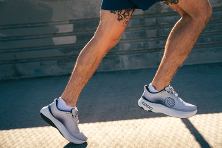 Location Image for Aura Road-Running Shoes - Men's