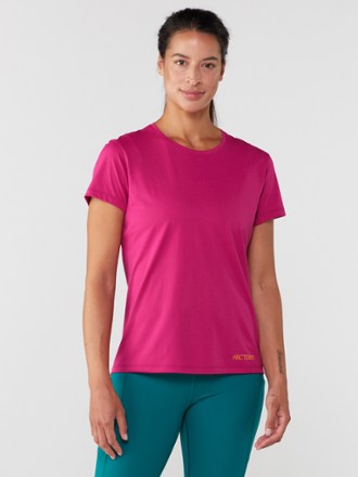 Model info: Height: 5' 10" | Chest: 34" | Waist: 25" | Wearing size: M