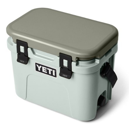 YETI Roadie 15 Cooler 2