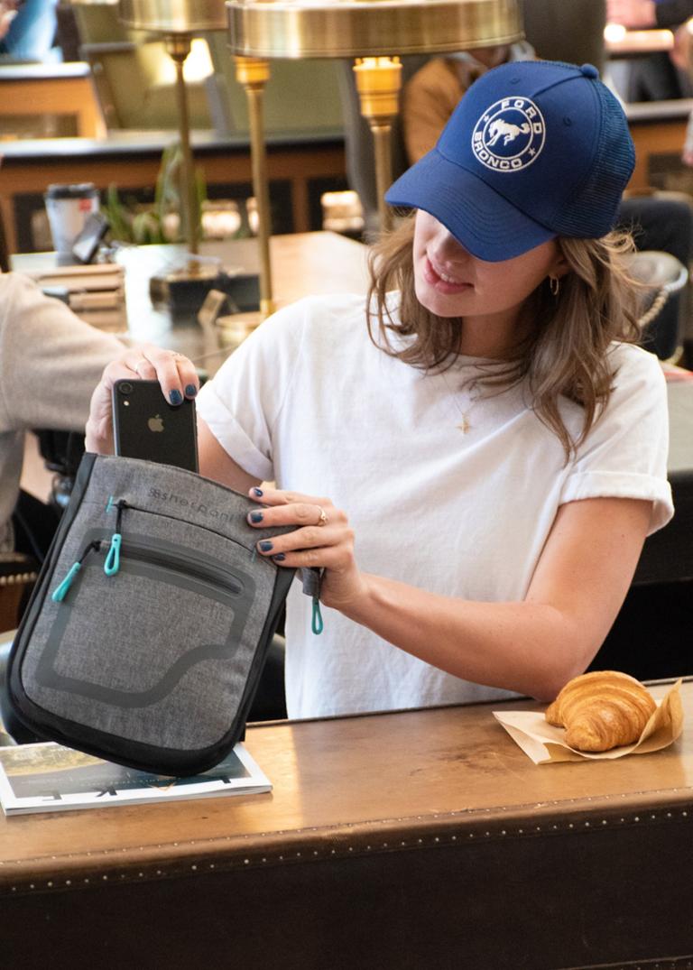 Location Image for Lima Shoulder Bag - Women's