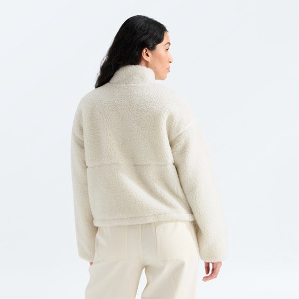 On Body Image of color White Dune