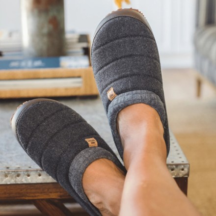 Jeffrey Quilted Slippers Men s Charcoal 11