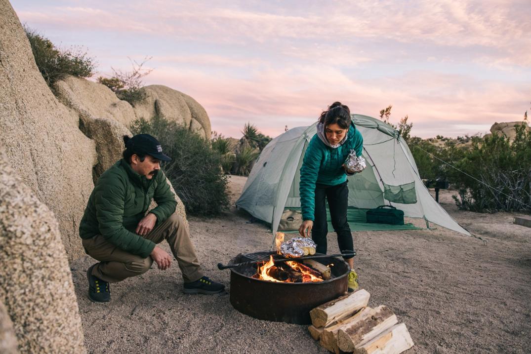 Location Image for Stretchdown Light Pullover - Women's