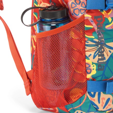 Patagonia Refugito 18 L Daypack - Kids' Water bottle pocket (Water bottle sold separately)