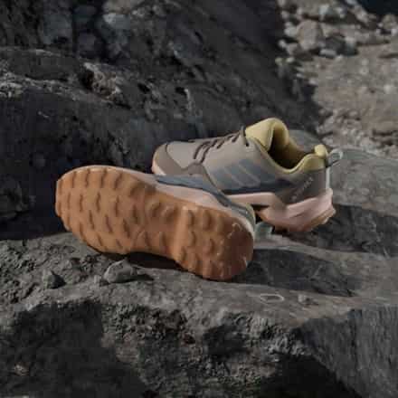 Location Image of color Gum 10/Impact Orange/Taupe