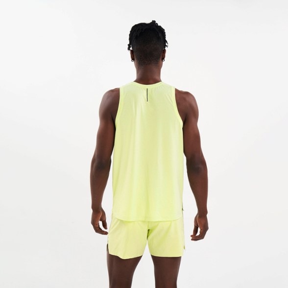 On Body Image of color Stem