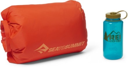 Sea to Summit Lightweight Dry Bag - 20 L 32oz water bottle not included