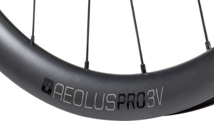 Bontrager Aeolus Pro 3V TLR Disc Road Wheel 2