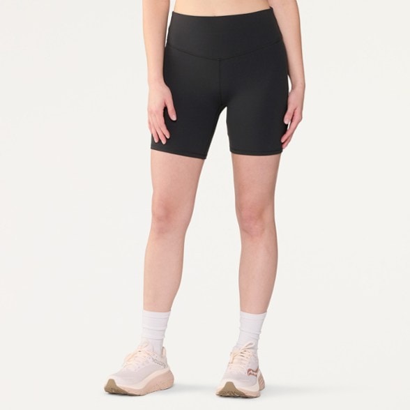 Model info: Height: 5'9" | Waist: 33" | Inseam: 31" | Wearing size: L