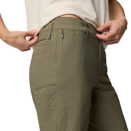 Columbia Leslie Falls Long Shorts II - Women's 6
