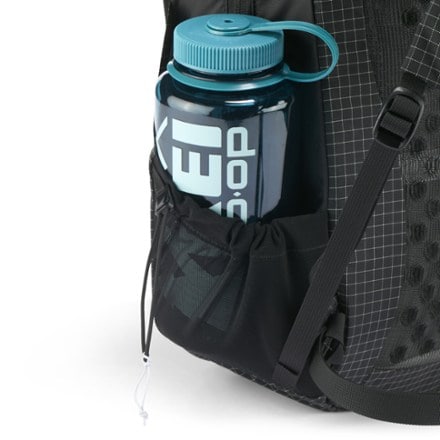 Arc'teryx Aerios 18 Pack Water bottle pocket (water bottle not included)