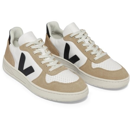 VEJA V-10 Leather Shoes - Men's 1
