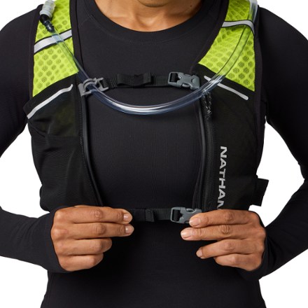Nathan HyperNight QuickStart 3.0 4 L Hydration Vest 3