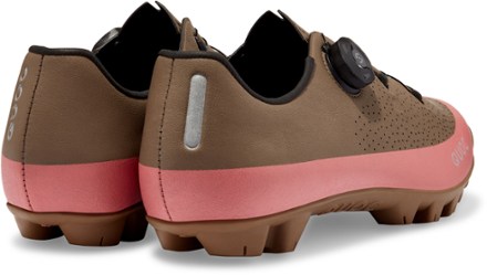 quoc クオック GRAN TOURER II SPD シューズ QUOC Gran Tourer II Review: A Refined Shoe for Fast Dirt