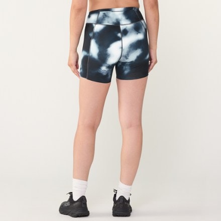 Janji Pace 5" Shorts - Women's 2