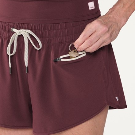 Vuori Clementine 2.5" Shorts - Women's 4