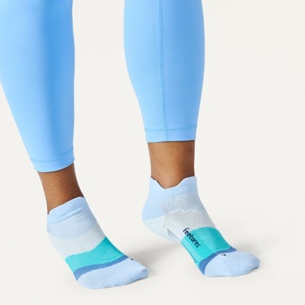 Feetures Elite Ultra Light No Show Tab Socks 1