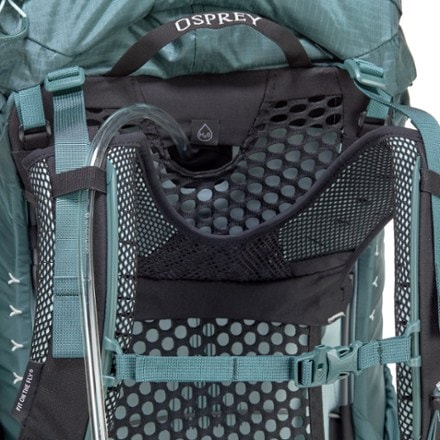 Osprey Aura AG 50 Pack - Women's Hydration port & tube routing