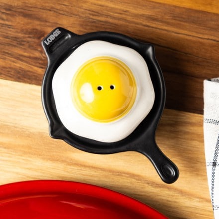 Lodge Skillet and Egg Salt and Pepper Shakers 7