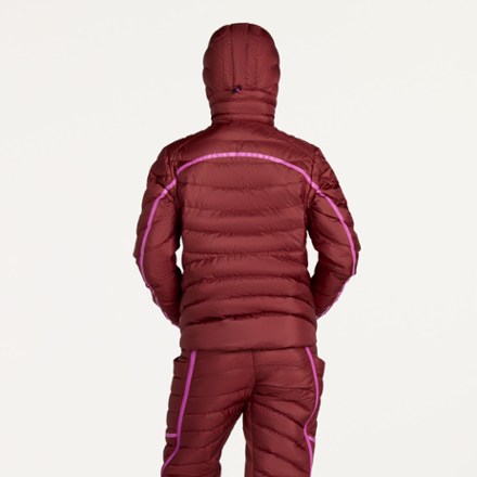 SENIQ Wildpuff Down Hoodie - Women's 1
