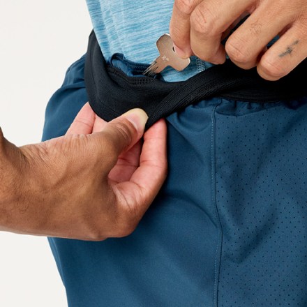 Brooks Dash 6" Shorts - Men's 2