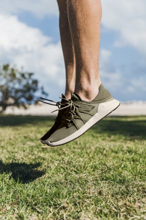 OluKai Holo Shoes - Men's 6