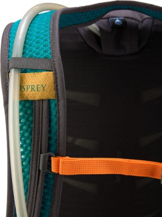 Osprey Daylite Pack Hydration port & tube routing
