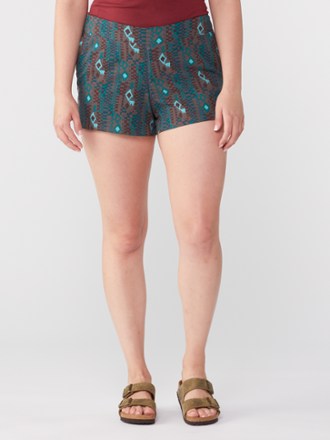 Mountain Hardwear Dynama Pull-On Shorts - Women's 1