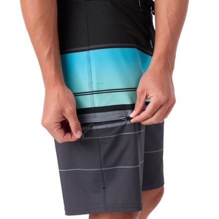 O'Neill Hyperfreak Heat Stripe 21" Board Shorts - Men's 4