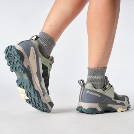 Salomon X Ultra 5 GORE-TEX Low Hiking Shoes - Women's 7