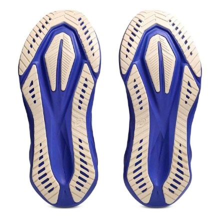 ASICS Novablast 5 Road-Running Shoes - Women's 4