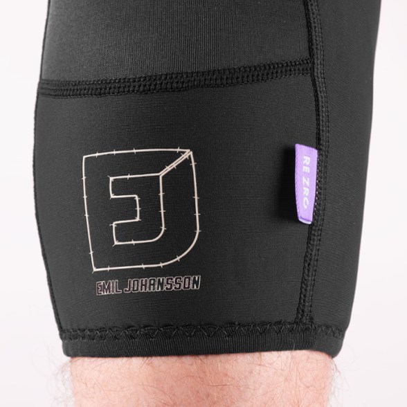 Detail Image of color Black