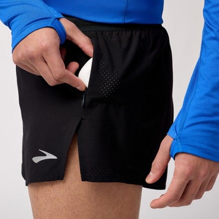 Brooks Breakaway 3" Shorts - Men's 2