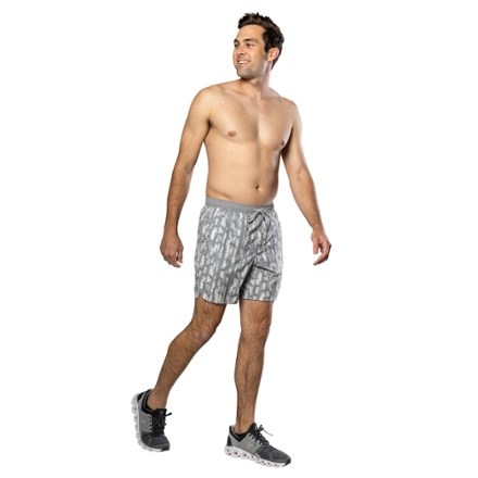 Nathan Printed Essential 7" Shorts 2.0 - Men's 3