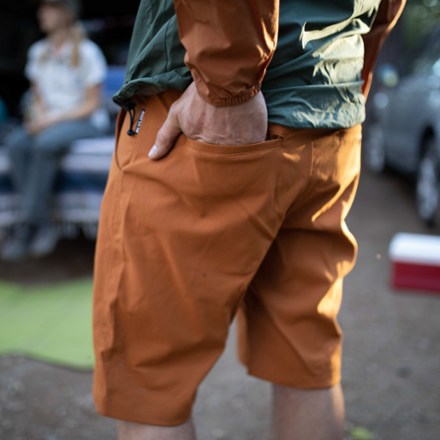 Flylow Hot Tub 9.5" Bike Shorts - Men's 2