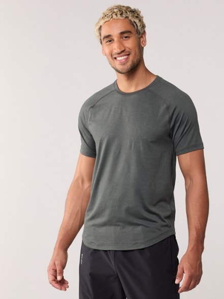 Model info: Height: 6" 2" | Waist: 31" | Wearing size: M