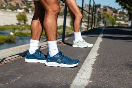 Topo Athletic Fli-Lyte 6 Road-Running Shoes - Men's 6