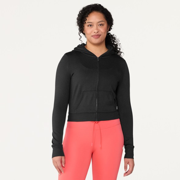 Model info: Height: 5'9" | Chest: 32b | Waist: 30 | Wearing size: M