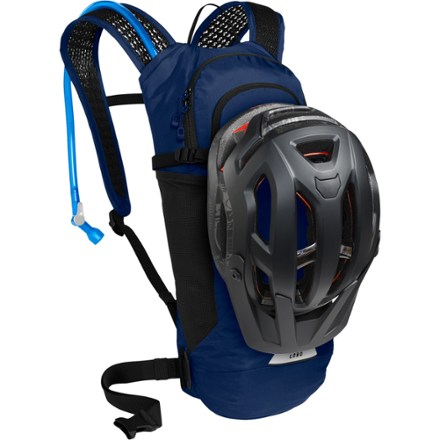camelbak osprey hydration pack Rim Runner X30 Hiking Water with Crux 2L Reservoir Water Bladder | Deep Sea | Air Support Back Panel A zippered pocket stores small items like snacks CamelBak Velocity 85 oz. Hydration
