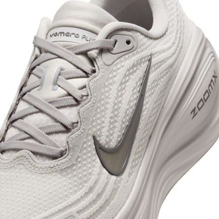 Nike Vomero Plus Road-Running Shoes - Men's 6