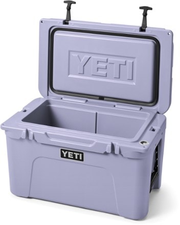 YETI Tundra 45 Cooler 2