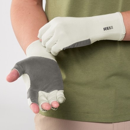 REI Co-op Active Pursuits Sun Gloves 1